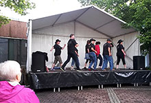 linedancers på scen